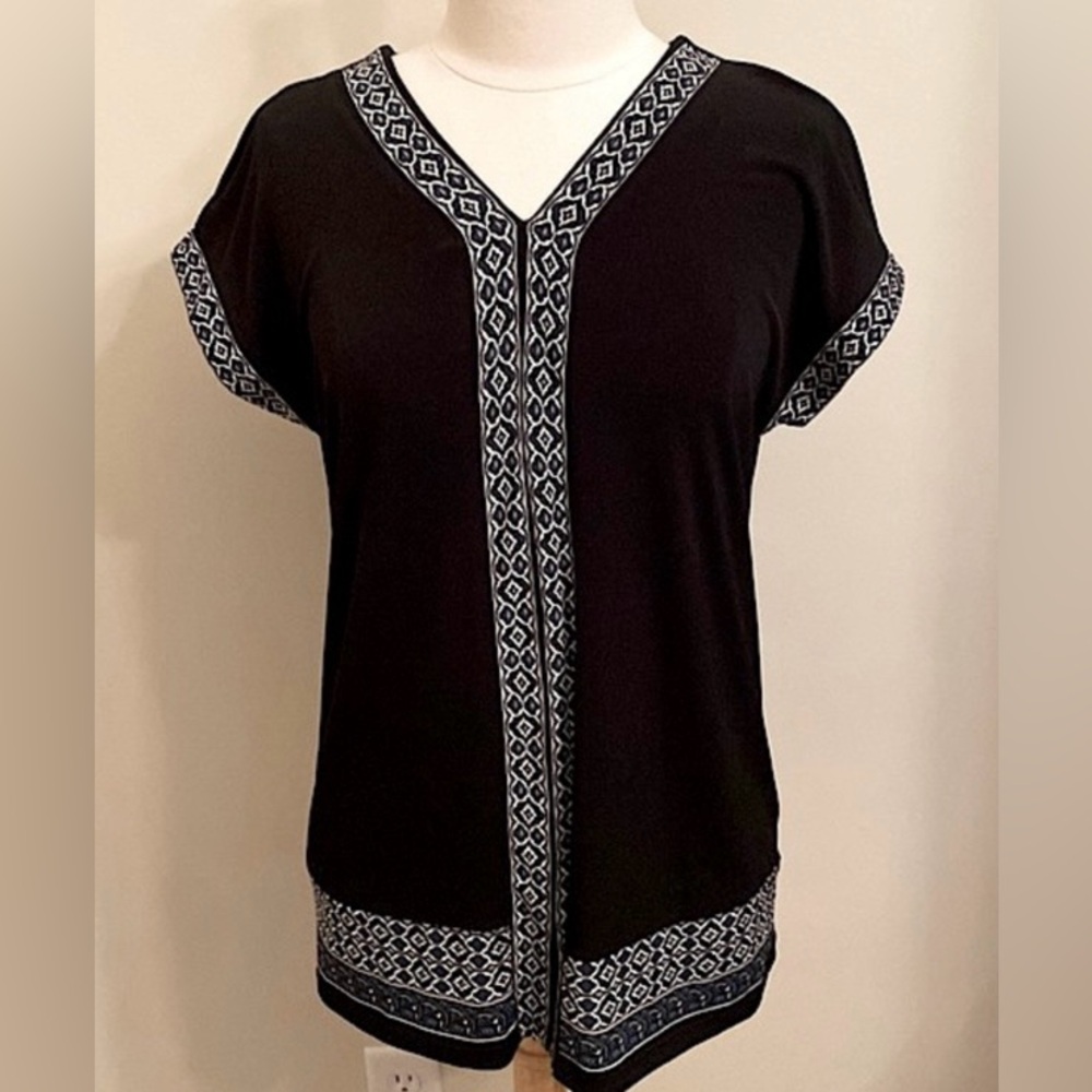 Liz Claiborne Black White Geometric SZ M Office Siren Classic Modern Tunic Top